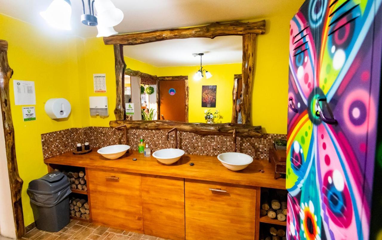 Hostel Adn Algo De Nosotros - Malaika Medellín Exteriér fotografie