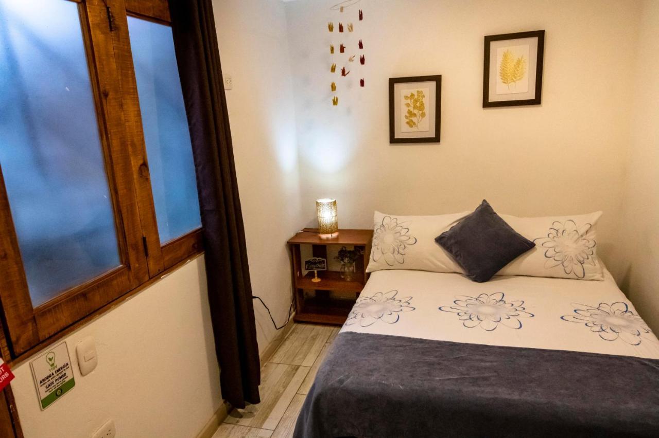 Hostel Adn Algo De Nosotros - Malaika Medellín Exteriér fotografie