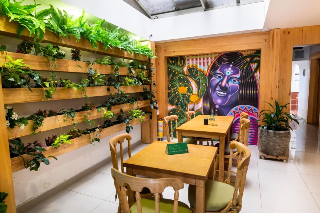 Hostel Adn Algo De Nosotros - Malaika Medellín Exteriér fotografie