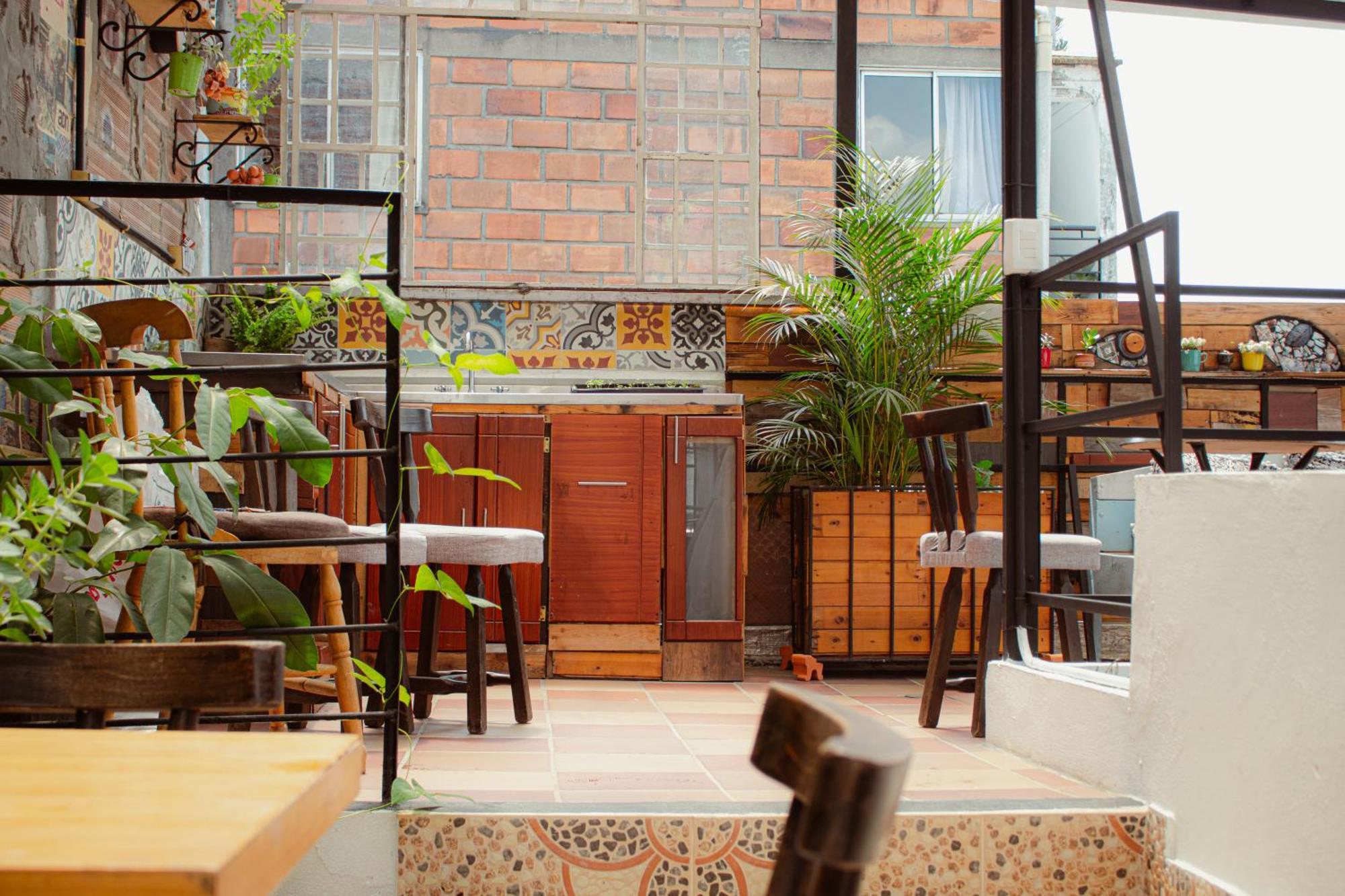 Hostel Adn Algo De Nosotros - Malaika Medellín Exteriér fotografie