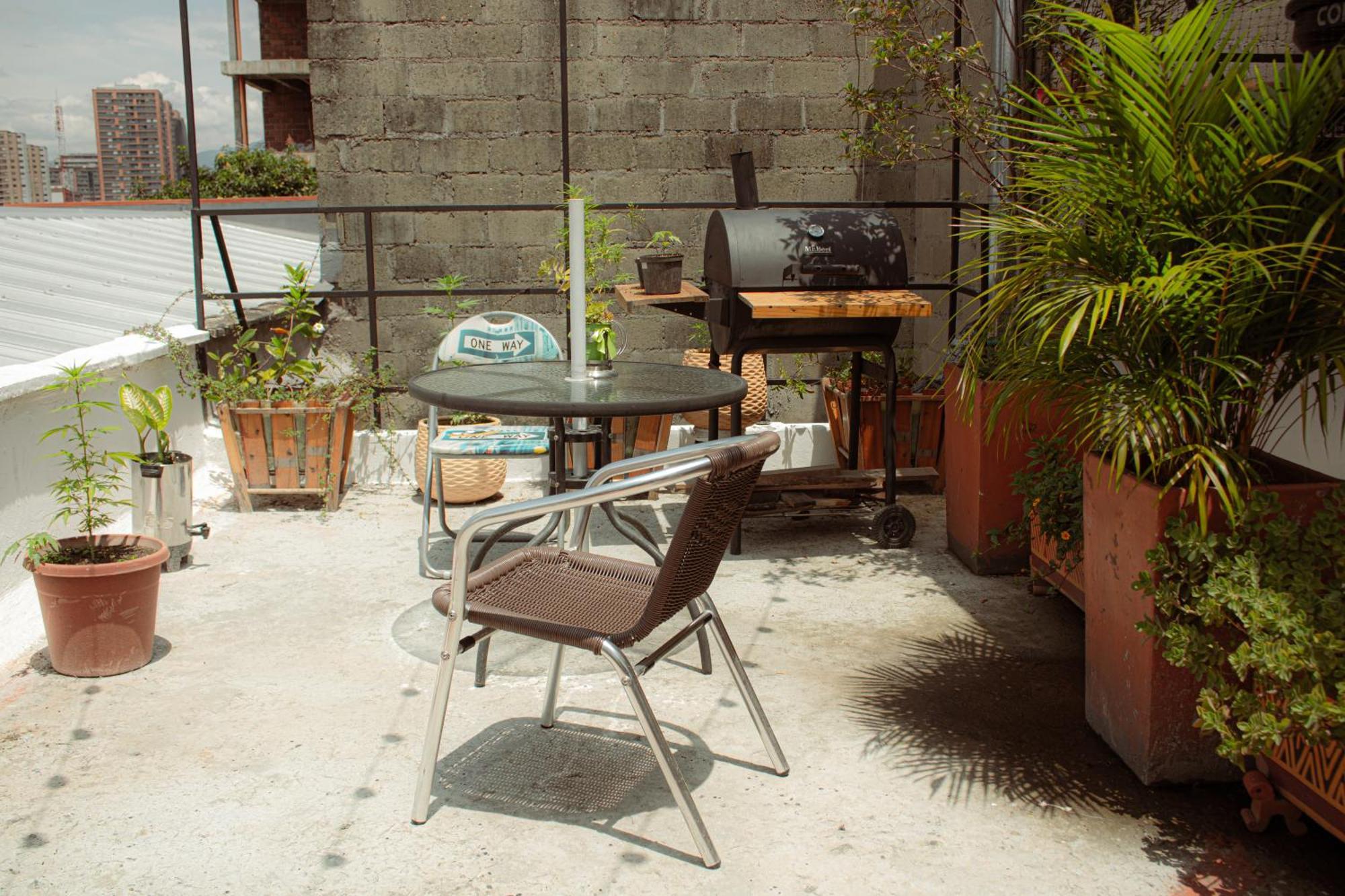 Hostel Adn Algo De Nosotros - Malaika Medellín Exteriér fotografie
