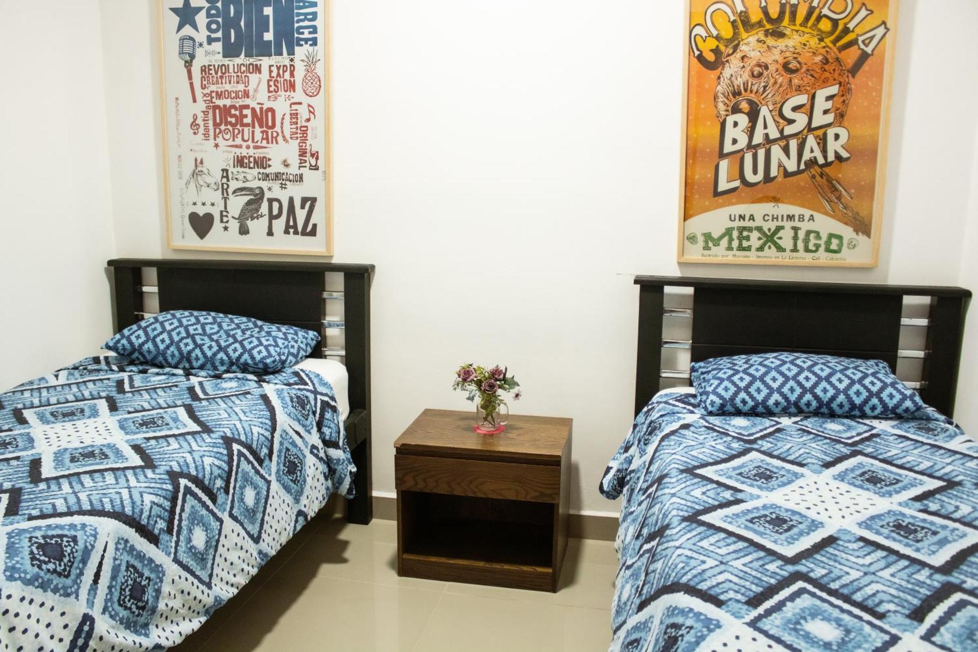 Hostel Adn Algo De Nosotros - Malaika Medellín Exteriér fotografie