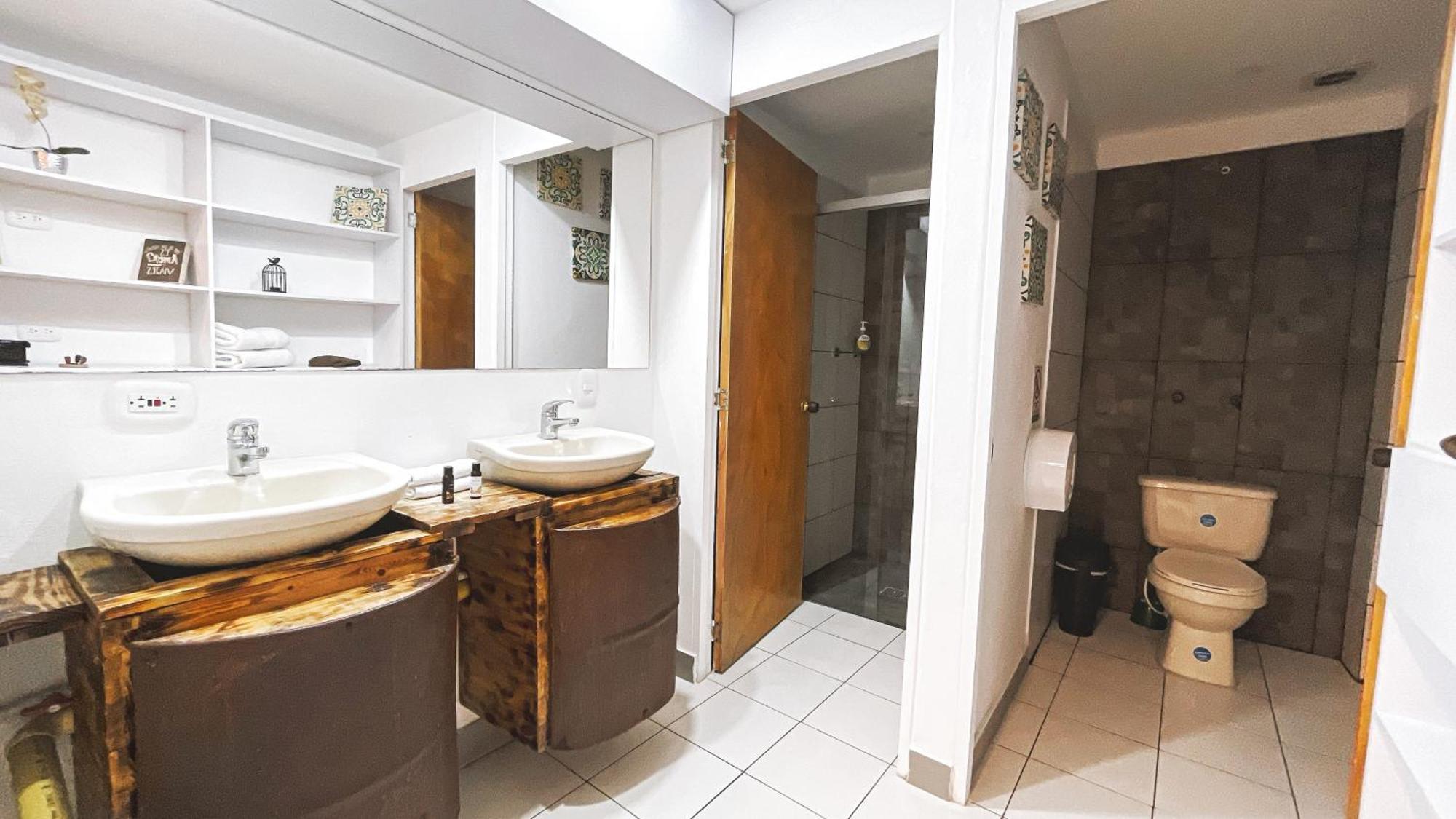 Hostel Adn Algo De Nosotros - Malaika Medellín Exteriér fotografie