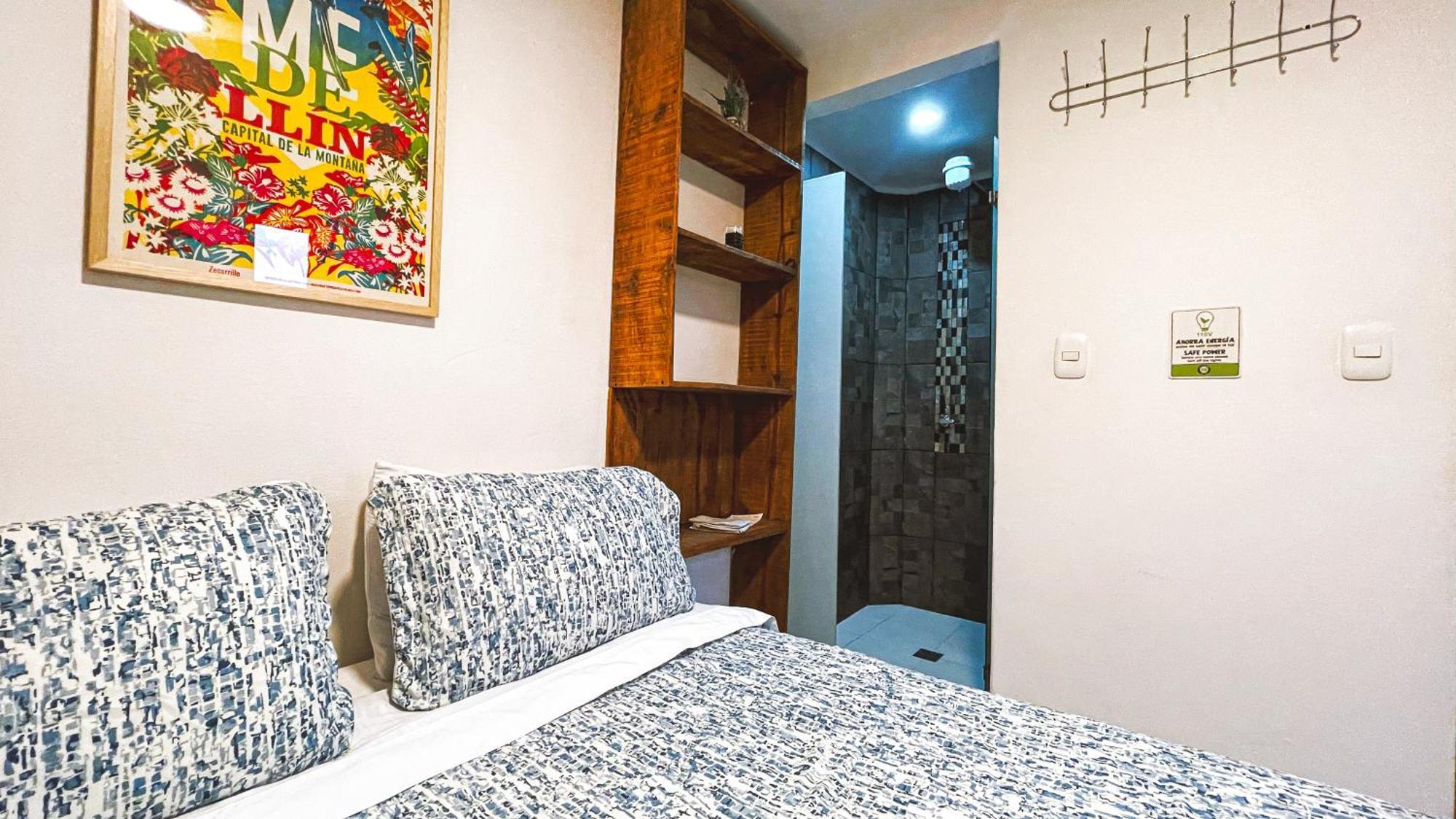 Hostel Adn Algo De Nosotros - Malaika Medellín Exteriér fotografie