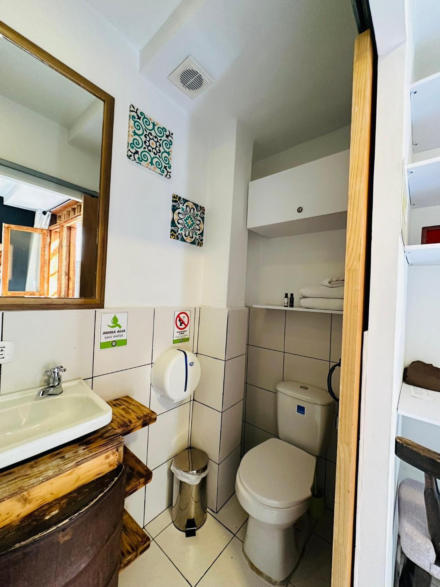 Hostel Adn Algo De Nosotros - Malaika Medellín Exteriér fotografie