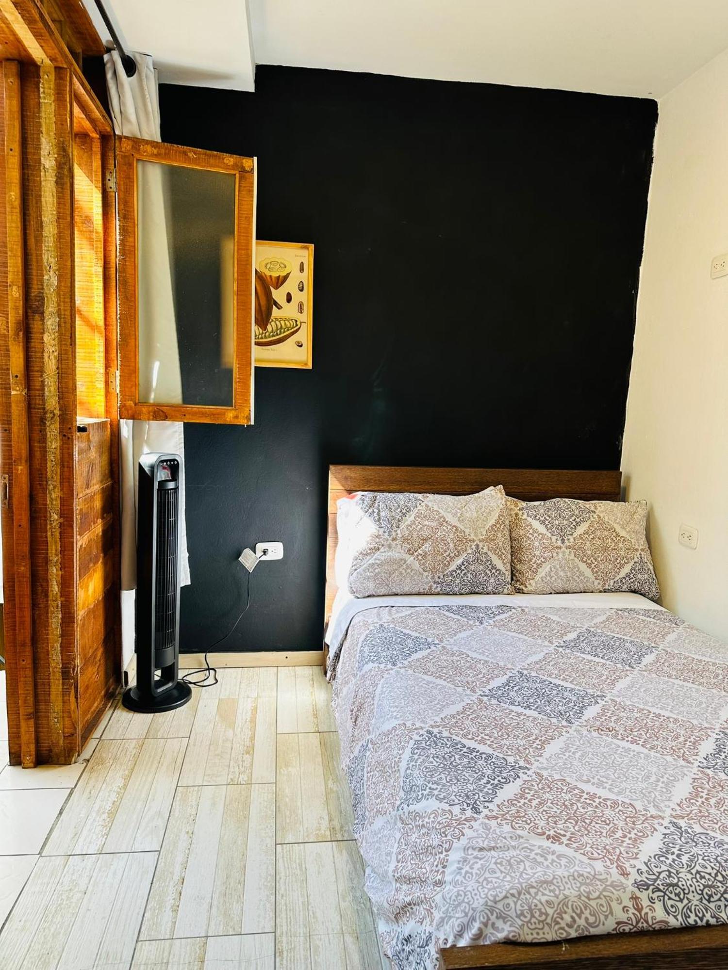 Hostel Adn Algo De Nosotros - Malaika Medellín Exteriér fotografie